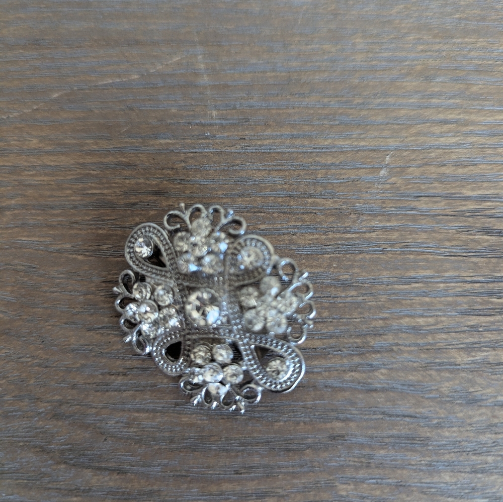 Stunning Bejewelled Retro Brooch - Picture 2 of 3
